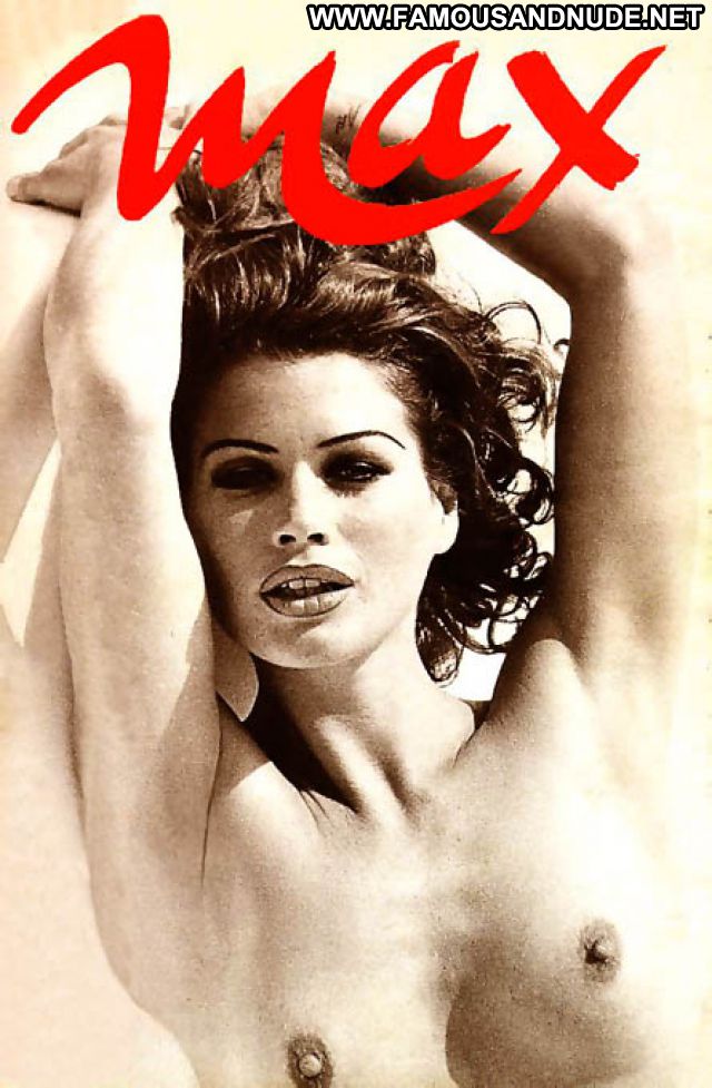 Carre Otis Medium Tits Brunette Horny Gorgeous Beautiful Hot