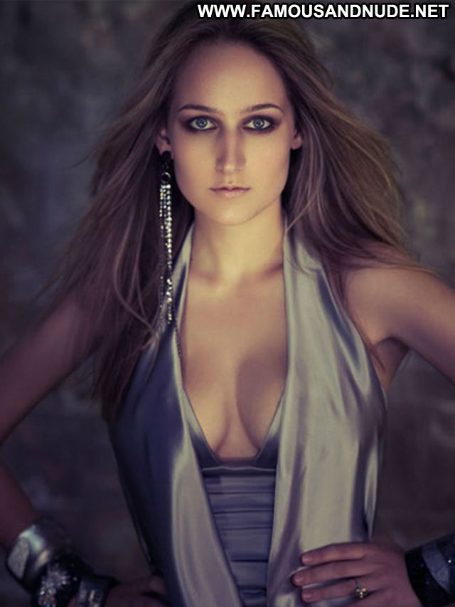 Leelee Sobieski Posing Hot Famous Celebrity Babe Posing Hot Cute