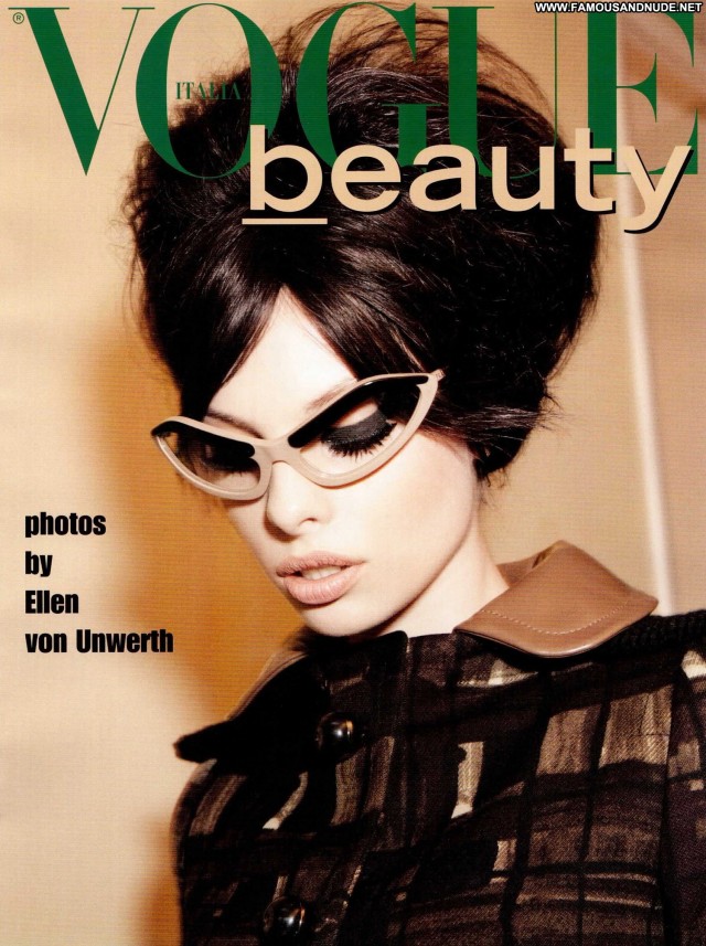 Dioni Tabbers Vogue Italyn July 2010 Posing Hot Celebrity