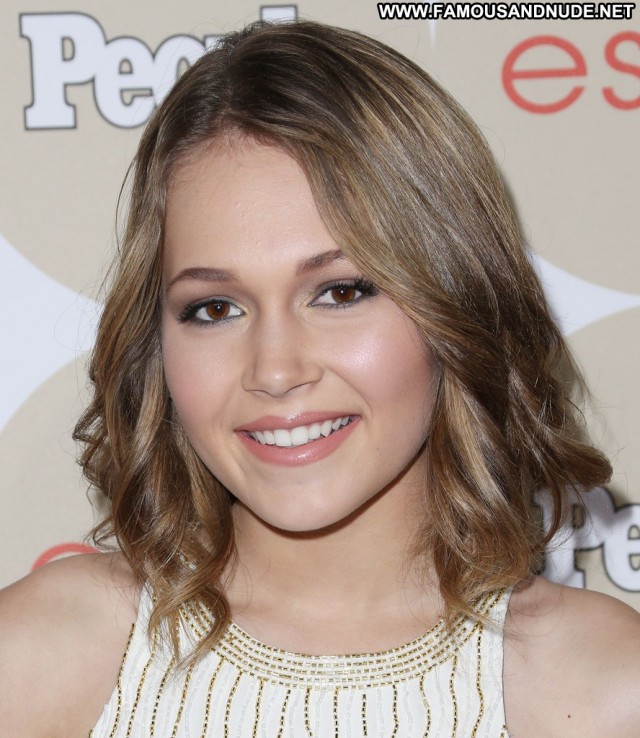 Kelli Berglund High Resolution Celebrity Beautiful Babe Posing Hot