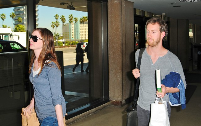 Anne Hathaway Lax Airport Lax Airport High Resolution Babe