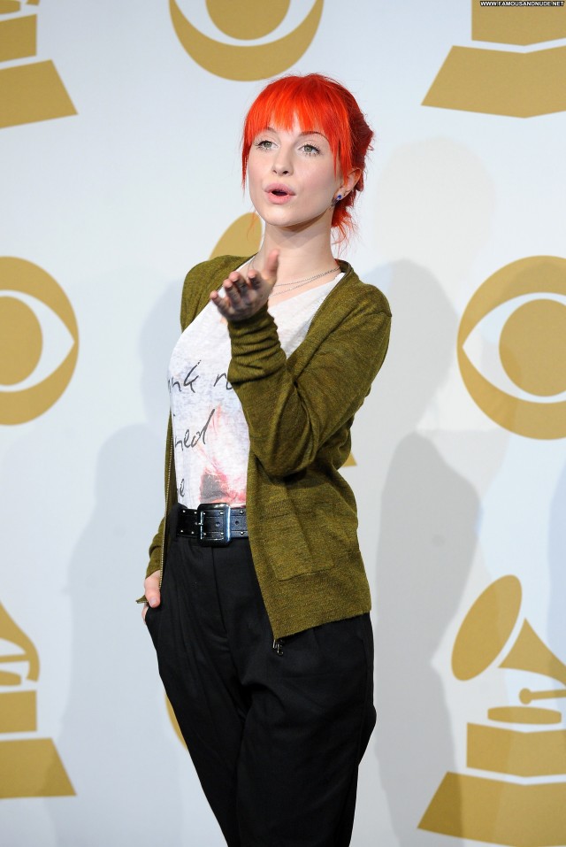 Hayley Williams Posing Hot Babe High Resolution Concert Beautiful