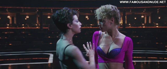 Elizabeth Berkley Showgirls Big Tits Lesbian Celebrity Bra Breasts