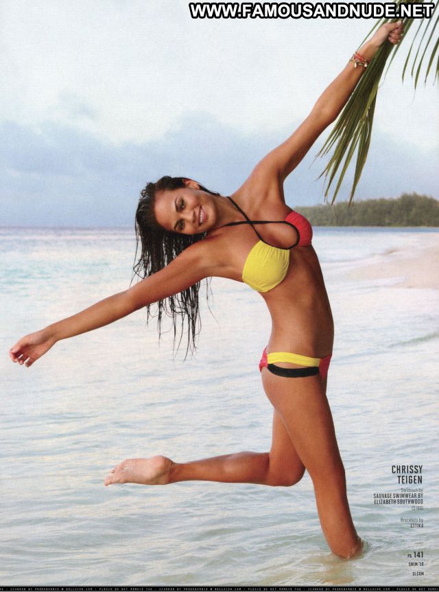Chrissy Teigen No Source Showing Tits Celebrity Posing Hot Babe Cute