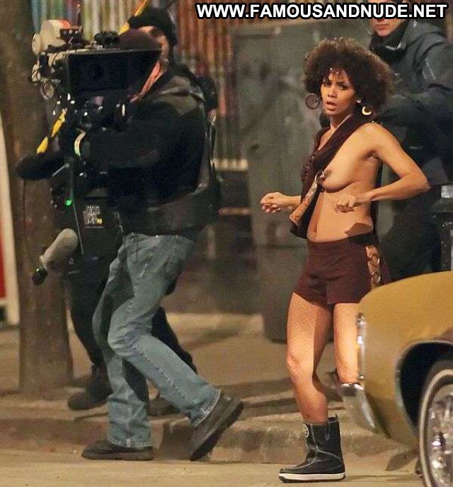 Halle Berry No Source Tits Big Tits Big Tits Celebrity Babe Big Tits