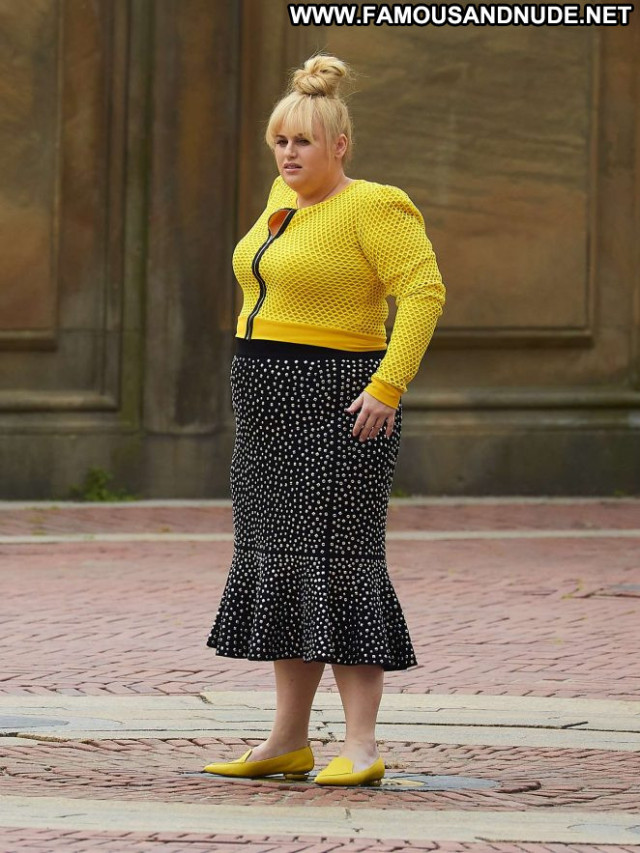 Rebel Wilson New York Paparazzi Beautiful Posing Hot Babe Celebrity