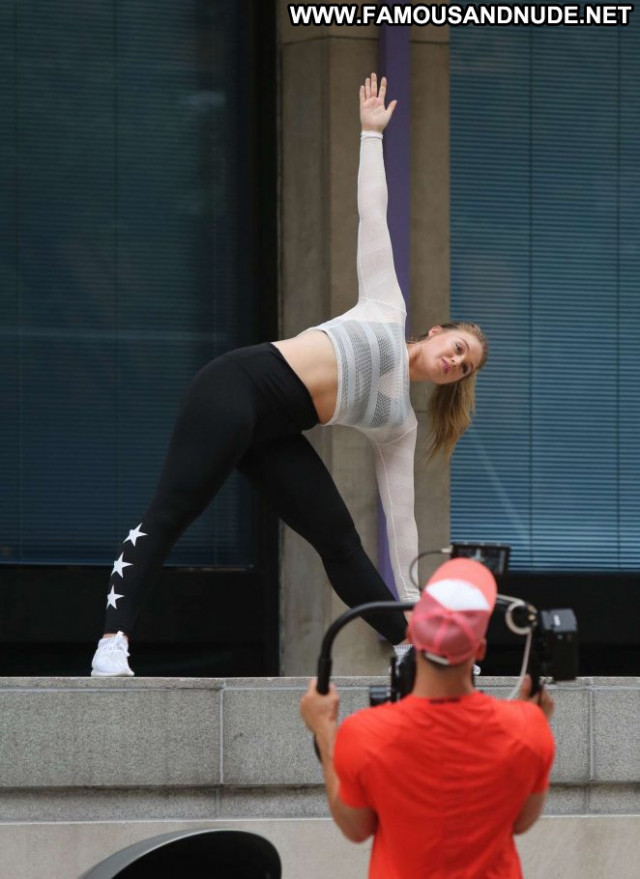 Iskra Lawrence No Source Celebrity Posing Hot Beautiful Workout Babe