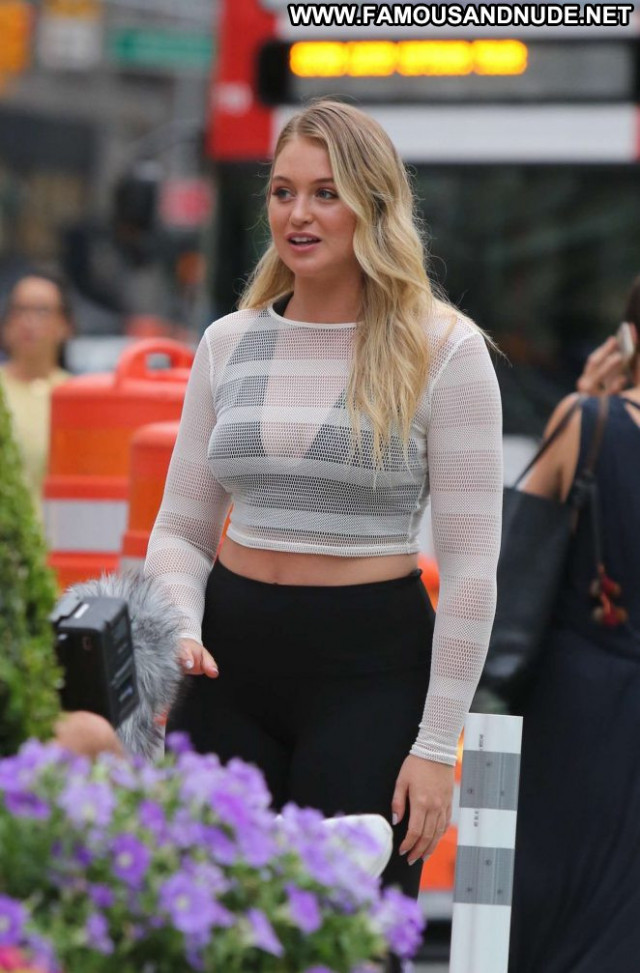 Iskra Lawrence No Source  Workout Posing Hot Paparazzi Beautiful Babe