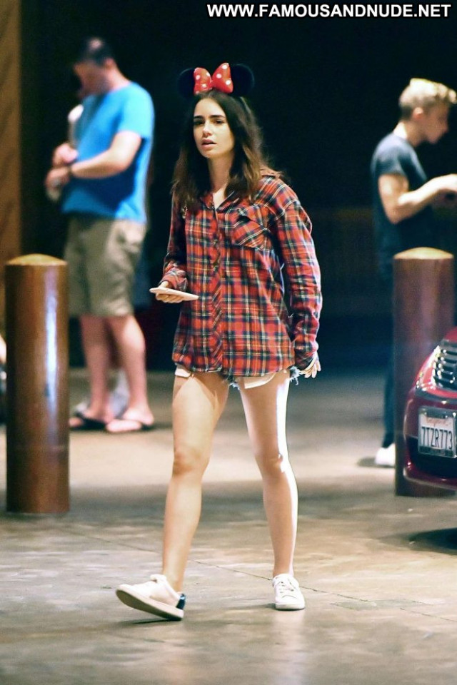 Lily Collins No Source Babe Posing Hot Beautiful Celebrity Paparazzi