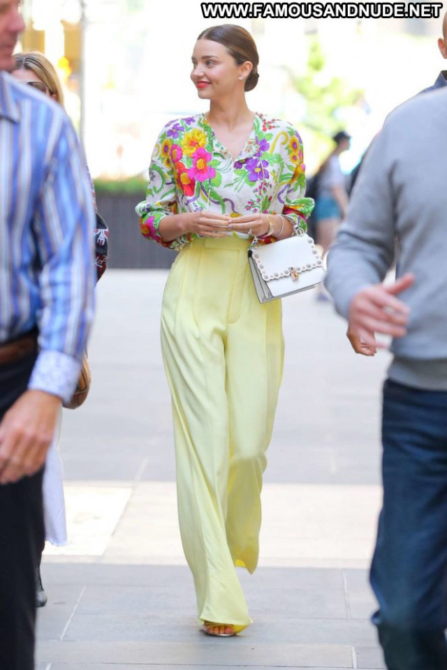 Miranda Kerr New York Posing Hot Babe Beautiful Paparazzi Celebrity