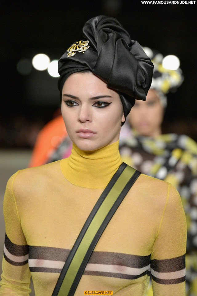 Kendall Jenner Fashion Show Babe Fashion Posing Hot New York See