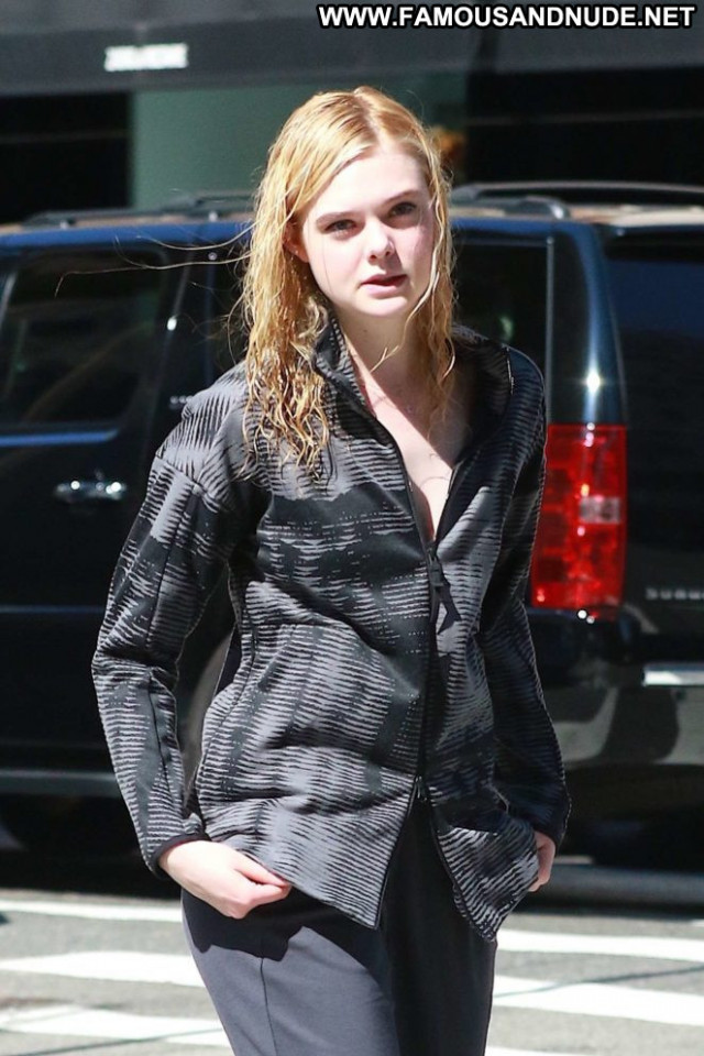 Elle Fanning No Source Posing Hot Paparazzi Movie Beautiful Nyc Babe