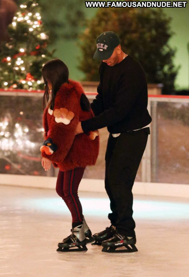 Kourtney Kardashia No Source Celebrity Christmas Beautiful Posing Hot