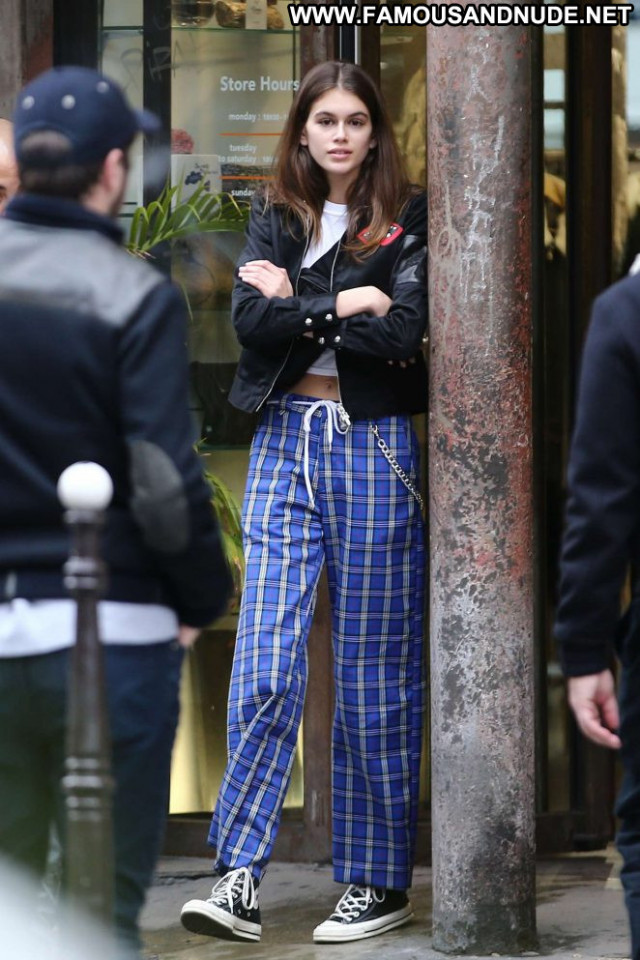 Kaia Gerber No Source Posing Hot Celebrity Paris Babe Beautiful