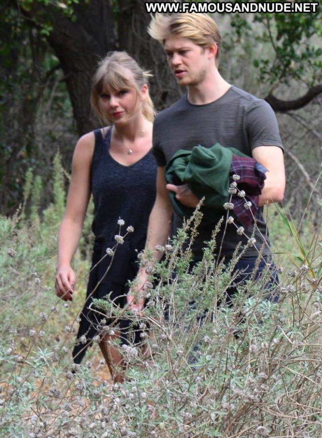 Taylor Swift No Source  Posing Hot Paparazzi Celebrity Malibu Mali