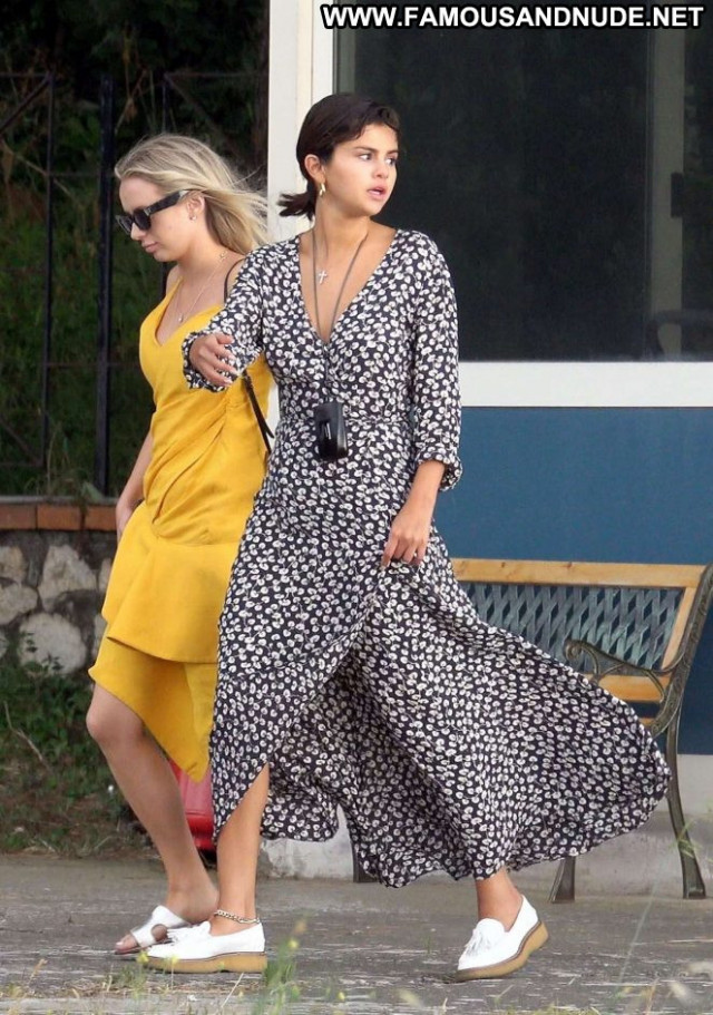 Selena Gome No Source  Paparazzi Celebrity Beautiful Posing Hot Babe