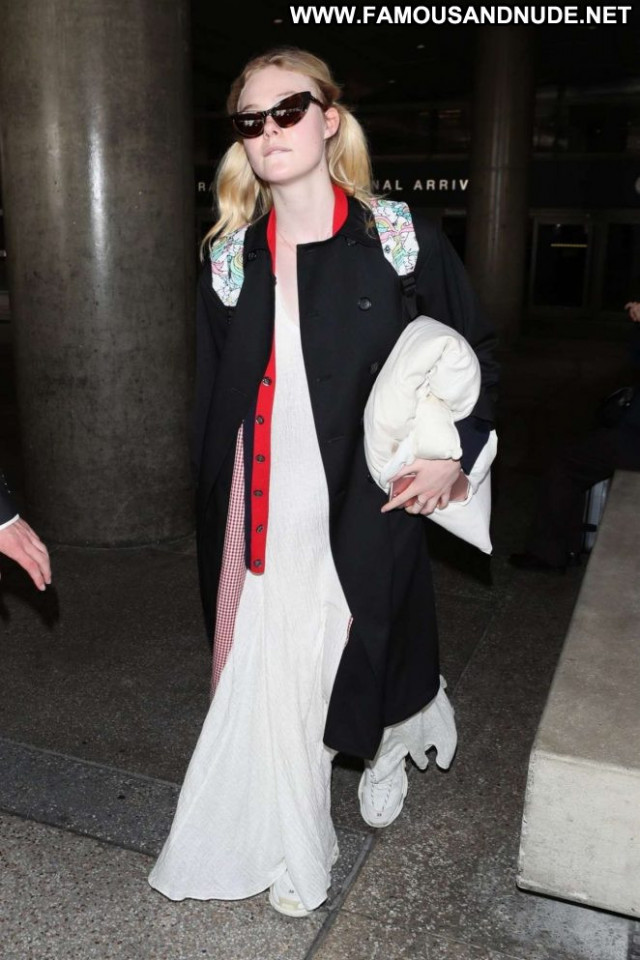 Elle Fanning Lax Airport Posing Hot Lax Airport Paparazzi Celebrity