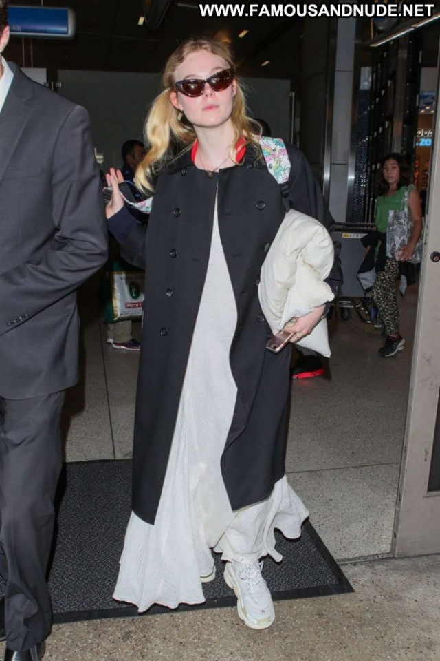 Elle Fanning Lax Airport Lax Airport Los Angeles Paparazzi Angel Babe