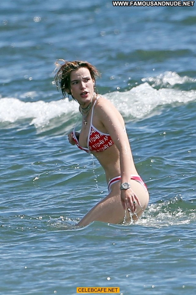 Bella Thorne No Source Babe Beautiful Tit Slip Posing Hot Hawaii