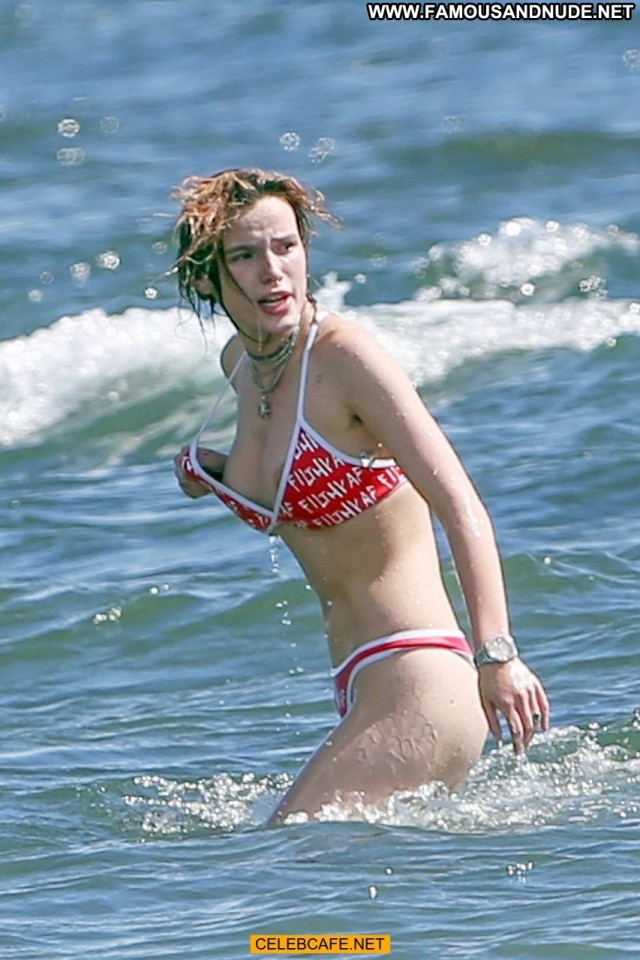 Bella Thorne No Source Tit Slip Posing Hot Beautiful Celebrity Babe