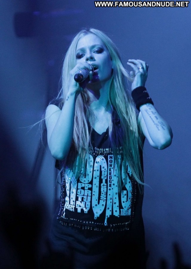 Avril Lavigne Jimmy Kimmel Live Beautiful Paparazzi Live Posing Hot