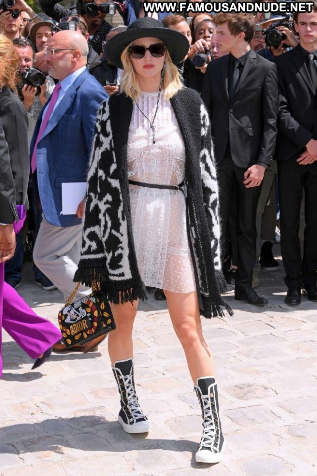 Jennifer Lawrence Fashion Show Celebrity Posing Hot Paris Fashion