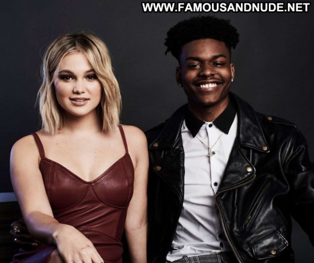 Olivia Holt No Source  Babe Paparazzi Beautiful Posing Hot Celebrity