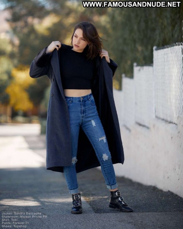 Violett Beane No Source Paparazzi Winter Babe Beautiful Celebrity