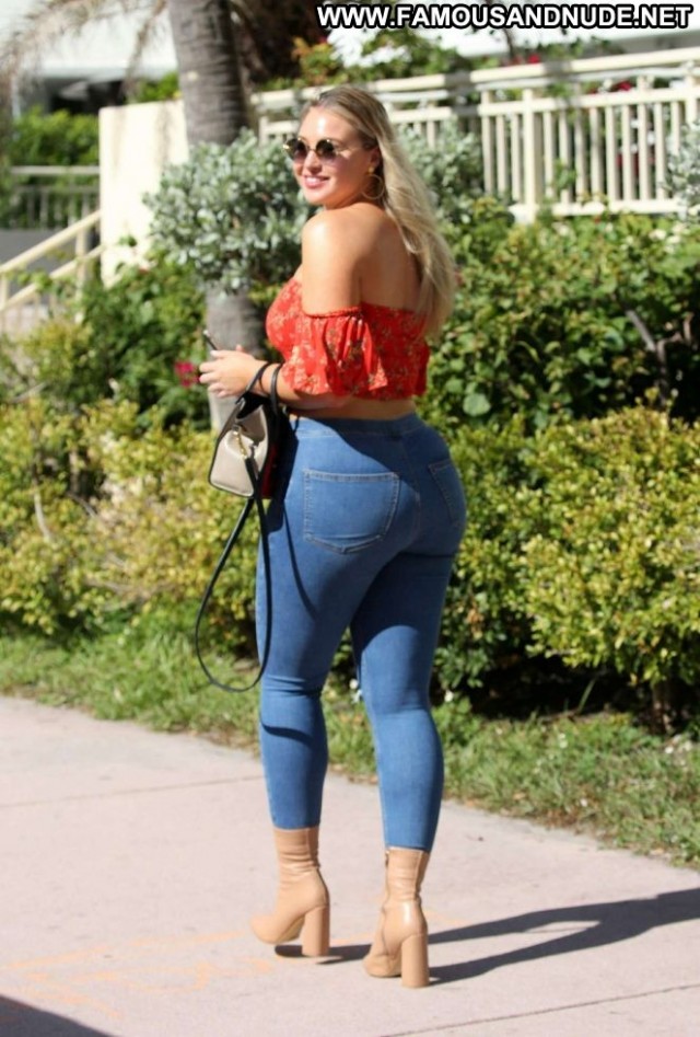 Iskra Lawrence No Source  Celebrity Babe Paparazzi Beautiful Jeans