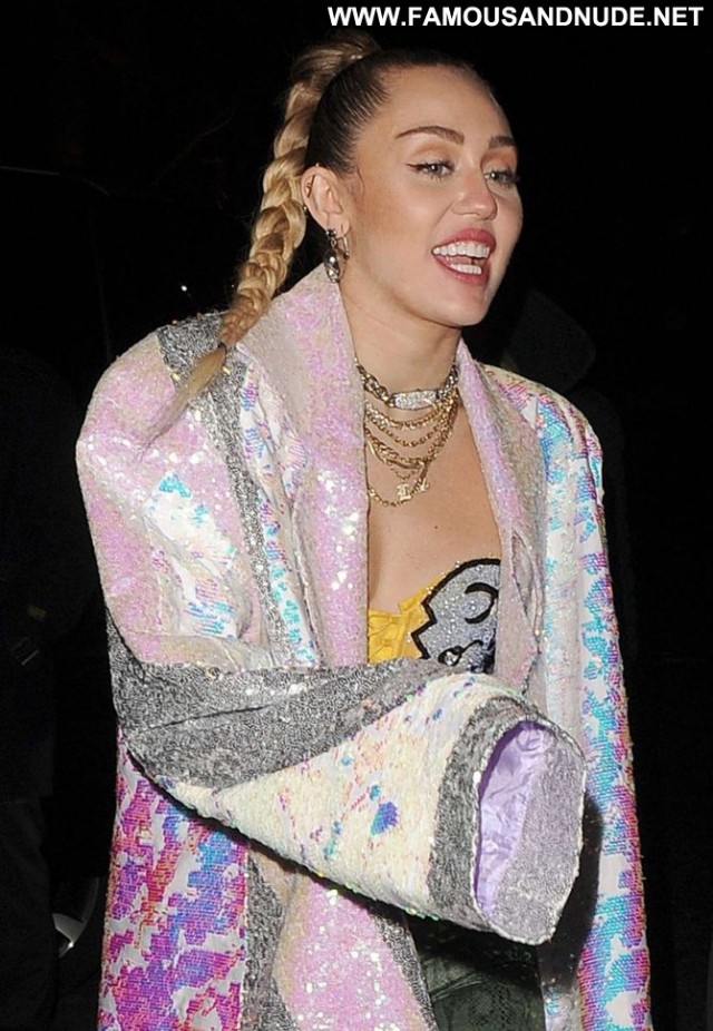 Miley Cyrus No Source Babe Beautiful Posing Hot Club Paparazzi London