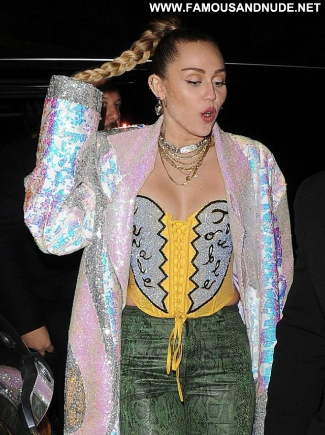 Miley Cyrus No Source Beautiful Babe London Celebrity Posing Hot