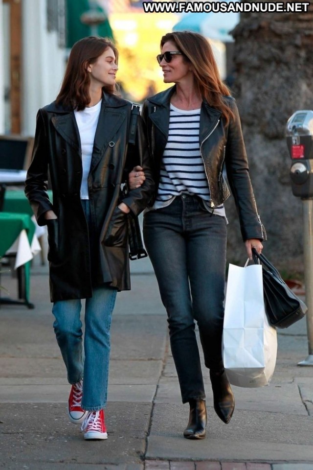 Cindy Crawford Los Angeles  Celebrity Babe Beautiful Shopping Posing