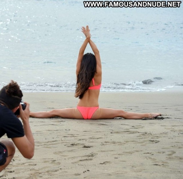 Casey Batchelor No Source Celebrity Beautiful Babe Bikini Yoga