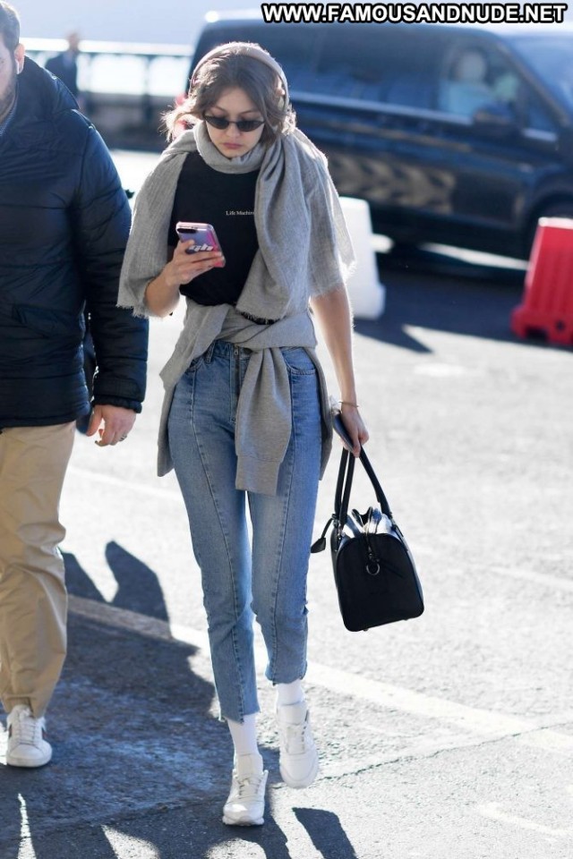 Gigi Hadid No Source Posing Hot Babe Paparazzi Beautiful Jeans