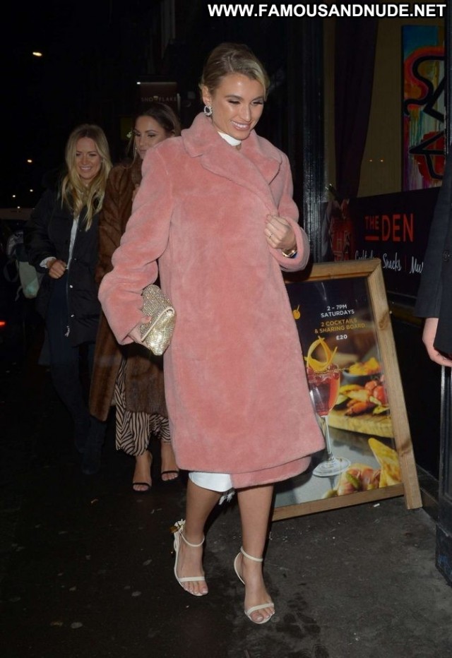 Sam Faiers No Source Babe London Celebrity Paparazzi Beautiful Posing