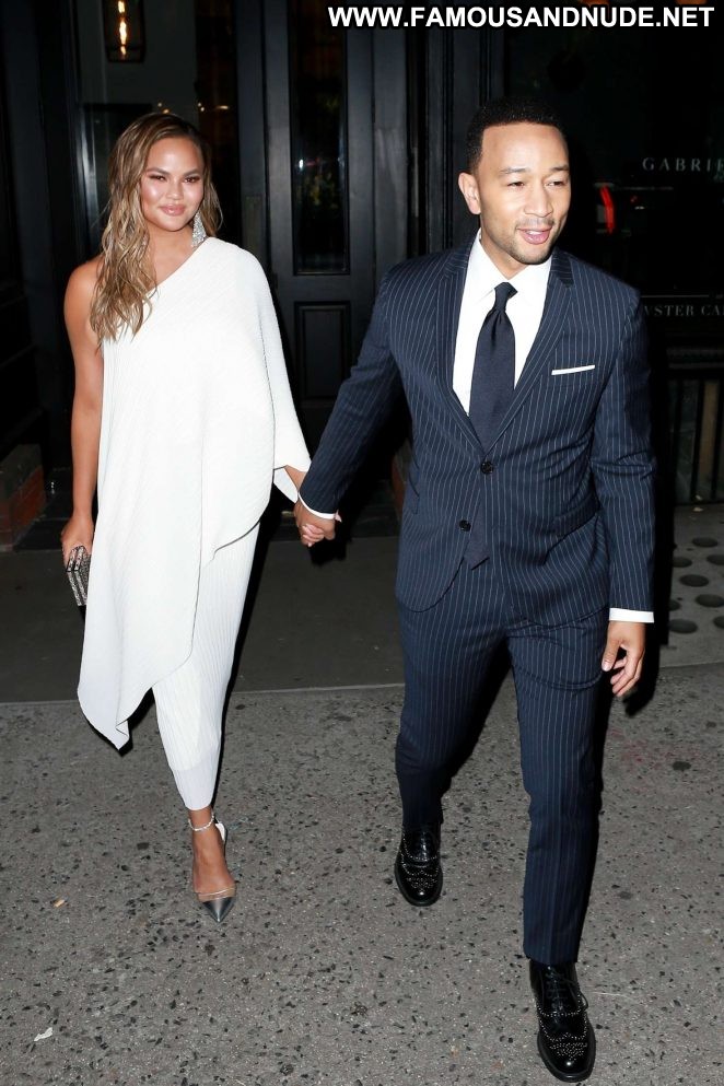 Chrissy Teigen New York New York Celebrity Beautiful Babe Posing Hot ...