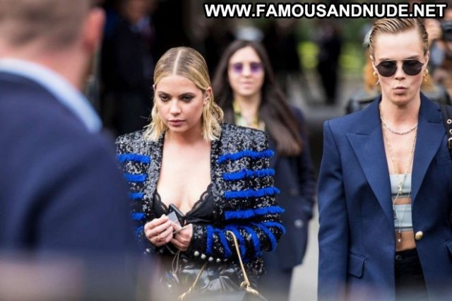 Cara Delevingne Fashion Show  Beautiful Paris Fashion Paparazzi