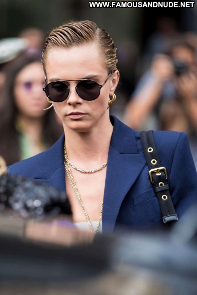 Cara Delevingne Fashion Show Posing Hot Paris Beautiful Fashion Babe