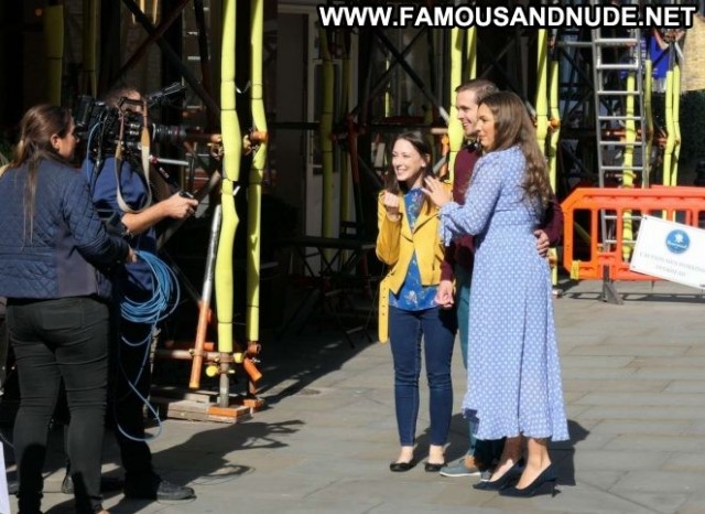 Kelly Brook No Source Posing Hot Beautiful Celebrity Babe Paparazzi