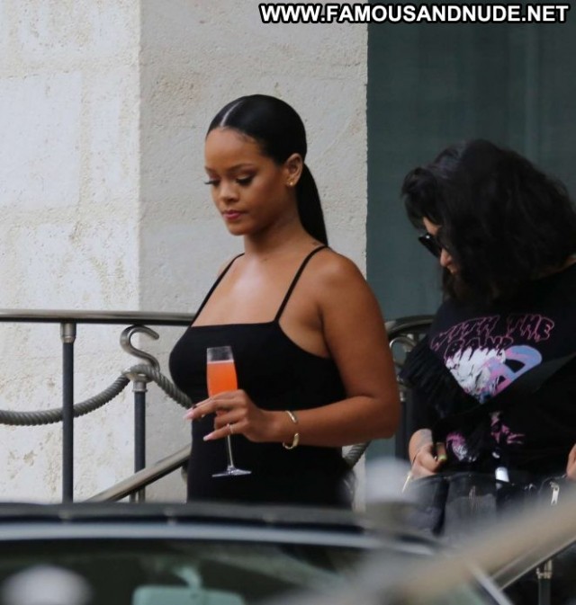 Rihanna No Source Barbados Paparazzi Bar Babe Celebrity Beautiful