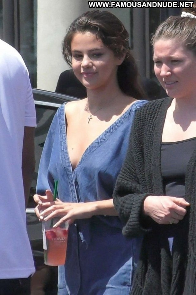 Selena Gome No Source Babe Mali Friends Posing Hot Paparazzi Malibu