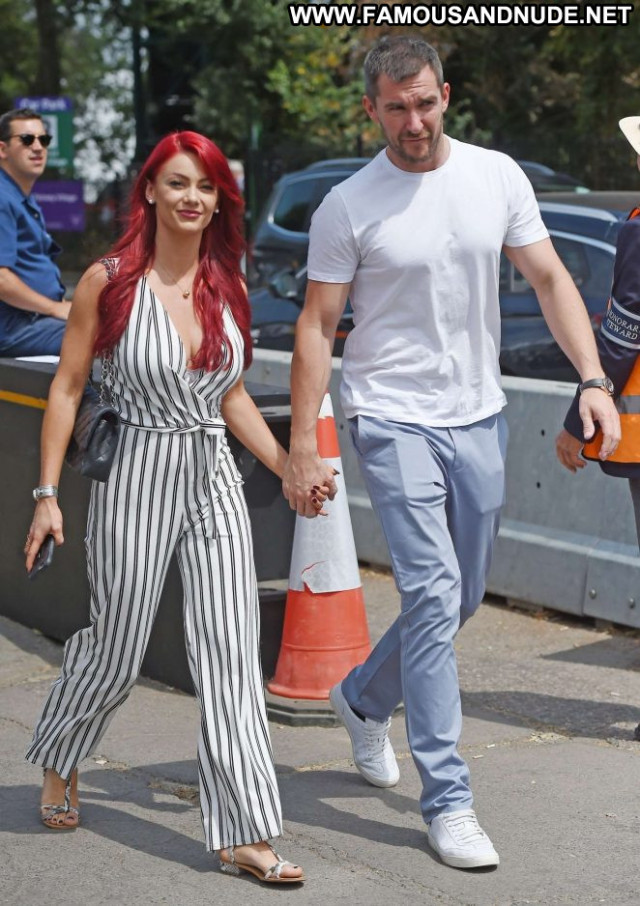 Dianne Buswell Babe Celebrity Bus Posing Hot Beautiful