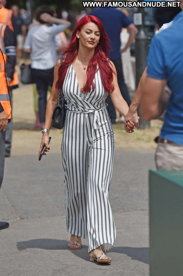 Dianne Buswell No Source Babe Paparazzi Posing Hot Celebrity Bus