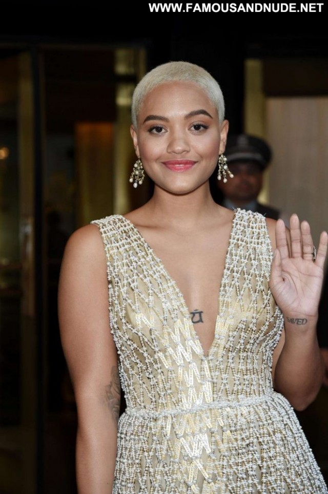 Kiersey Clemons No Source  Babe Beautiful Celebrity Nyc Posing Hot