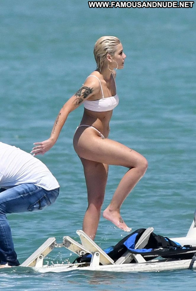 Halsey No Source Paparazzi Babe Beautiful Bikini Yacht Celebrity