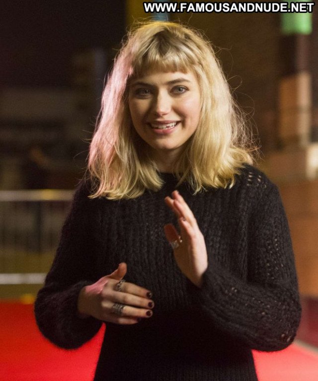 Imogen Poots No Source Posing Hot Paparazzi Beautiful Babe Celebrity