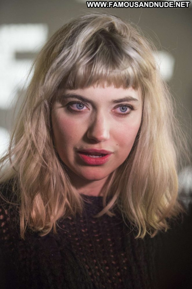 Imogen Poots Posing Hot Beautiful Celebrity Babe Paparazzi