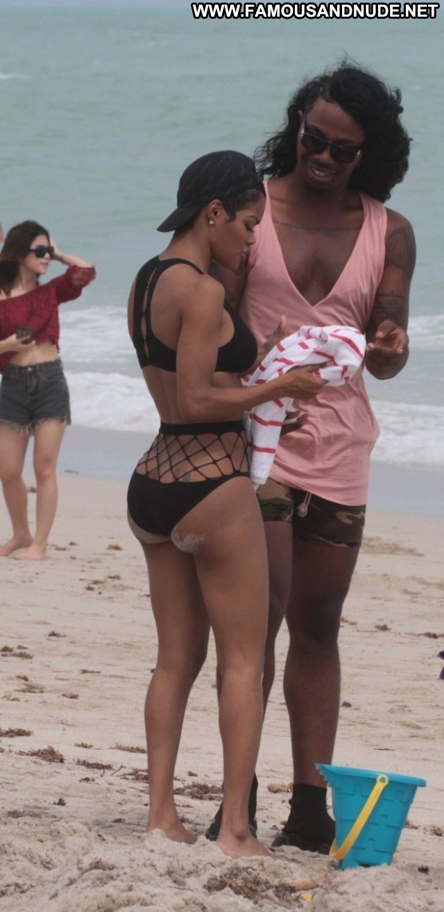 Teyana Taylor The Beach Wife Posing Hot Celebrity Twitter Babe