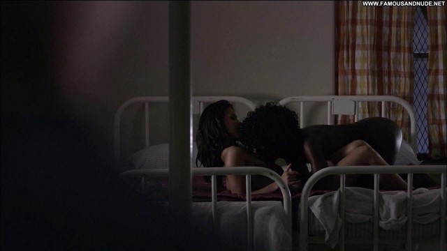 Tenika Davis Wrong Turn Boobs Bed Friends Celebrity Breasts Kissing