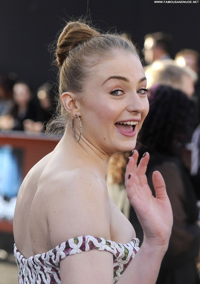 Sophie Turner Game Of Thrones Babe Beautiful Celebrity Posing Hot
